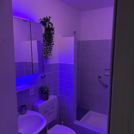 Bright & Spacious 1br *