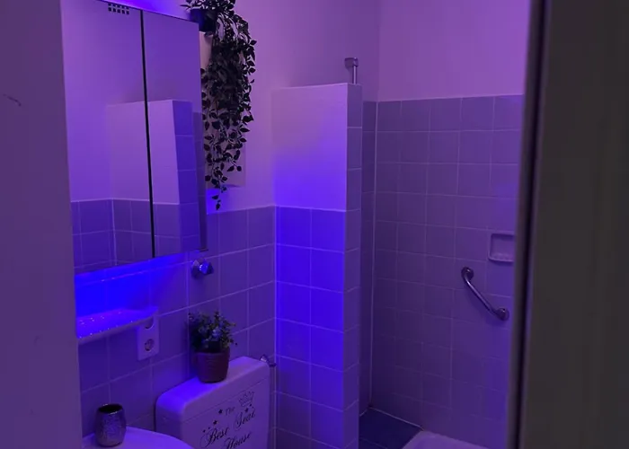 Bright & Spacious 1br *